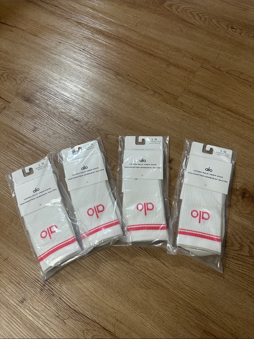 Alo socks size large (4 pairs)